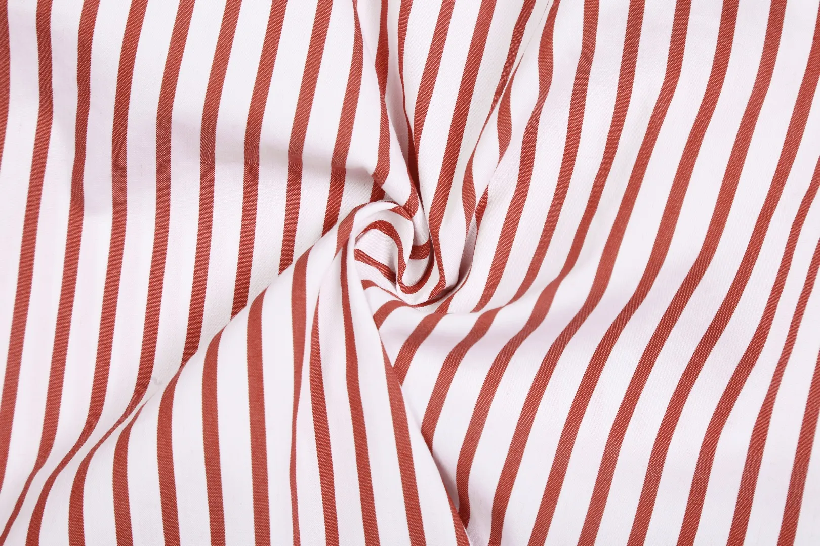 P250 White background picture [Popular new model] Style number: 25019# Color: red/green/blue Size: S to Custom dyed original pearlescent white buttons, large and small divisions, vertical eyelets ✅ - Special shaped chiffon foil is included in the collar door tube, not easy to deform and pull ✅ - RL three-color large and small vertical striped shirt, extraordinary isometric, cleverly matched stripes, diverse wear to stimulate self-expression, relaxed layering to play with the look of the four seasons
